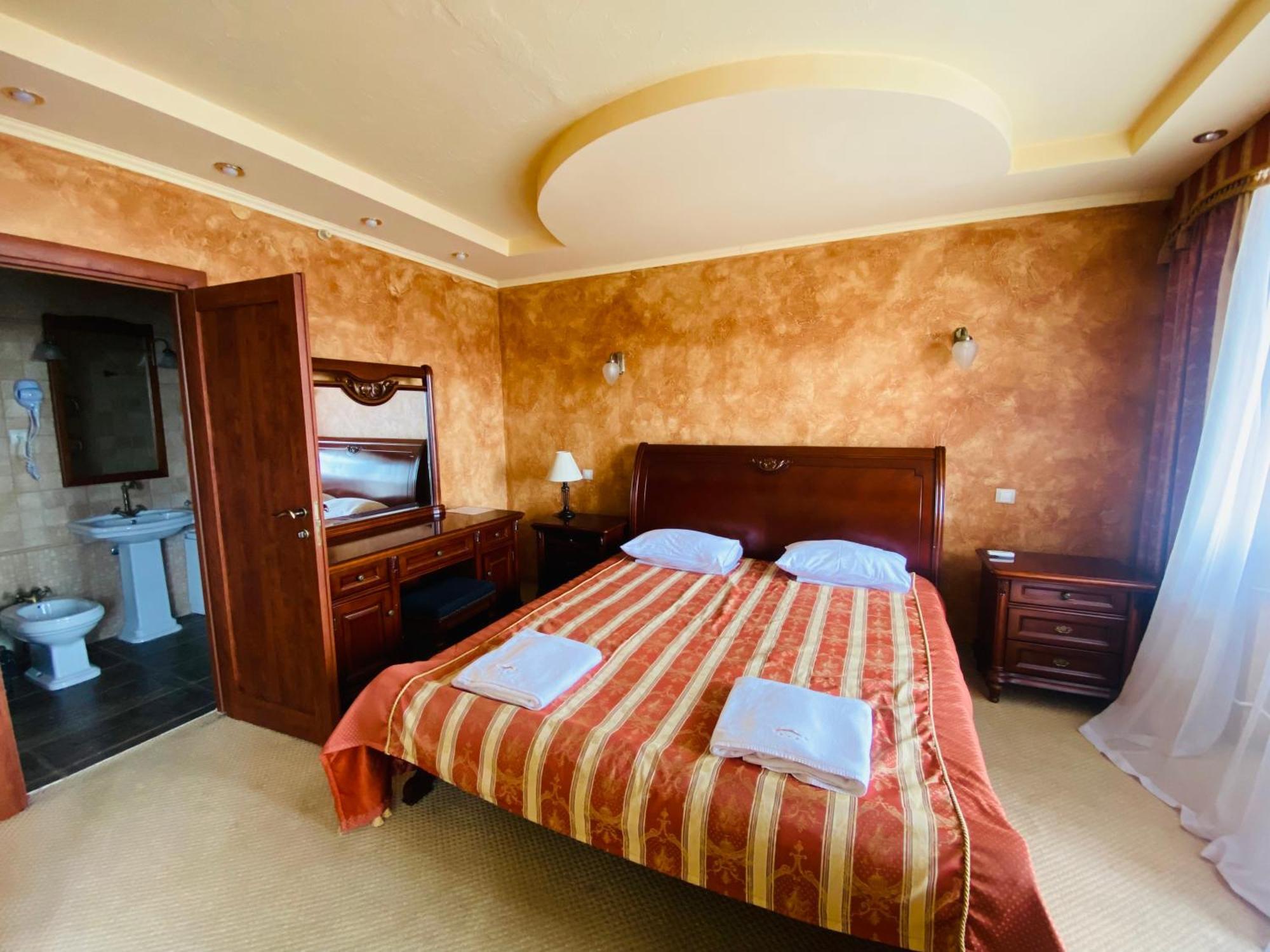 Intourist-Zakarpattia Hotel Užhorod Esterno foto