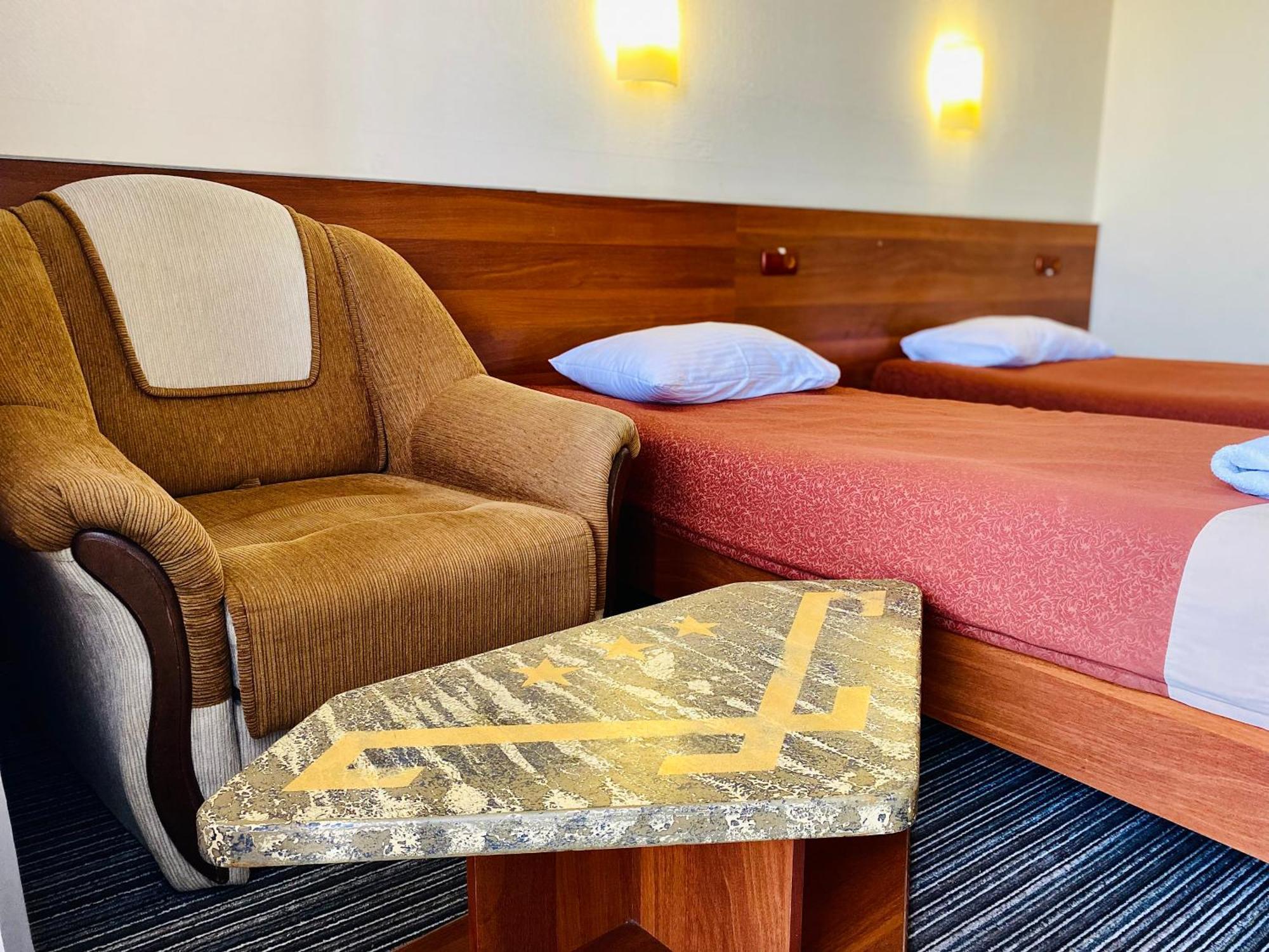 Intourist-Zakarpattia Hotel Užhorod Esterno foto
